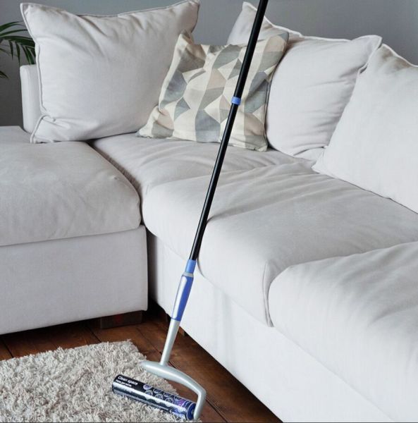 Телескопическая щетка с роликом для чистки мягкой мебели и штор Clean Space